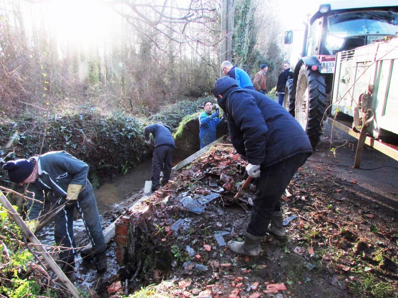 17 01  2015 nettoyage lavoir  rue de la couplière 